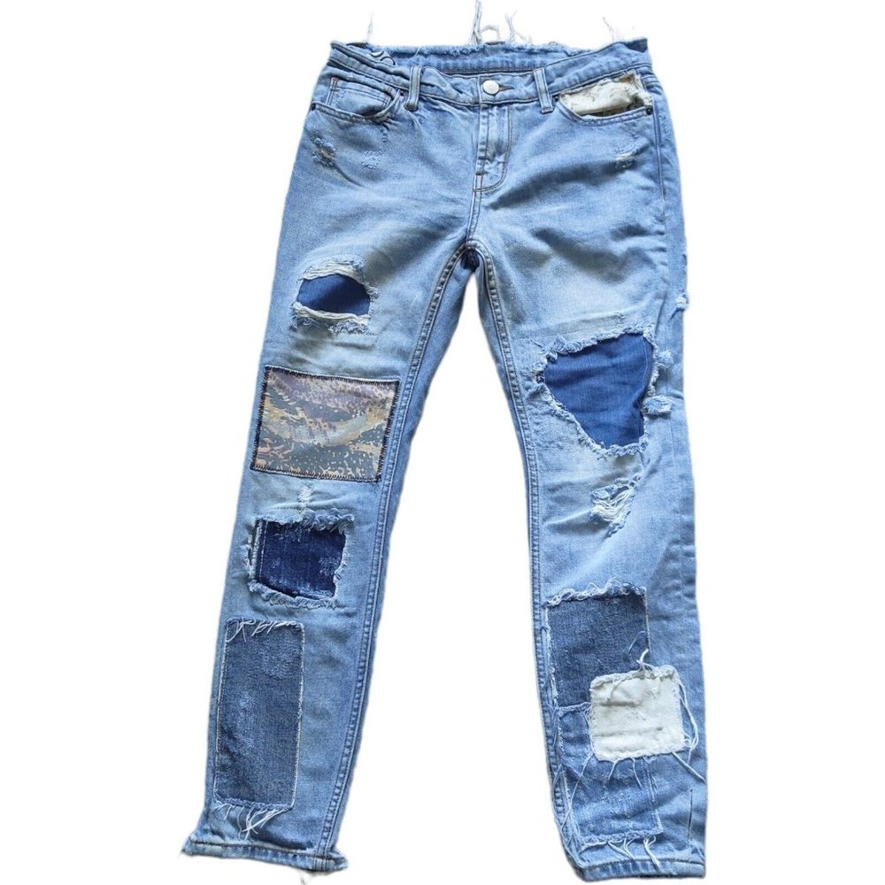 BDG Jeans Women's Size 24 Slim Boyfriend Low Rise Distressed Light Wash Denim